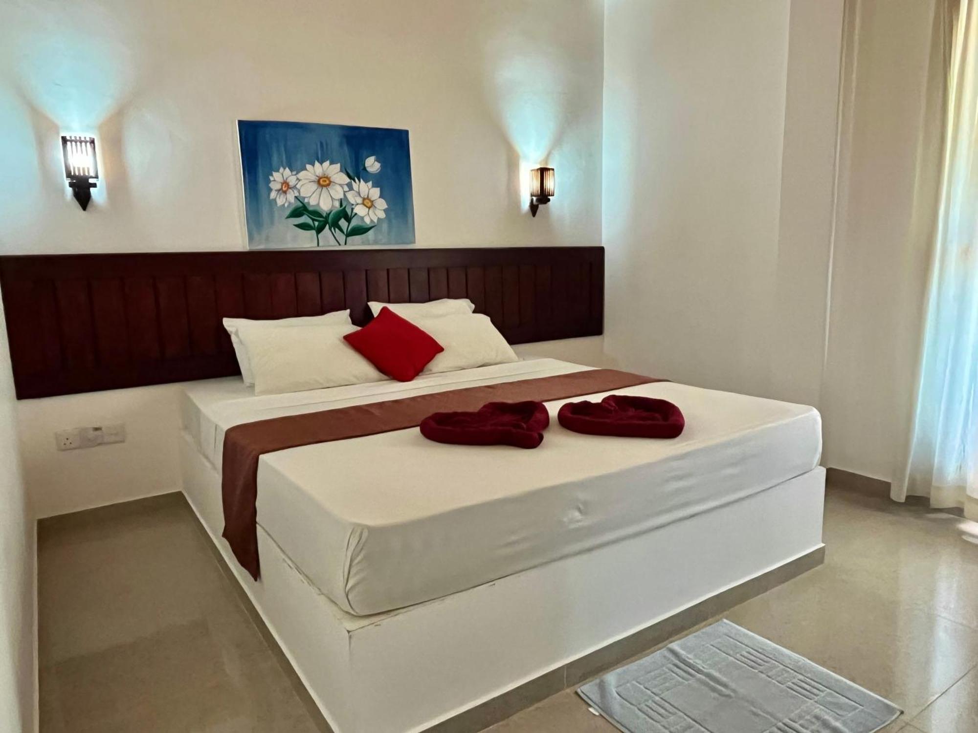 Sundowners Guesthouse Hikkaduwa Exterior photo