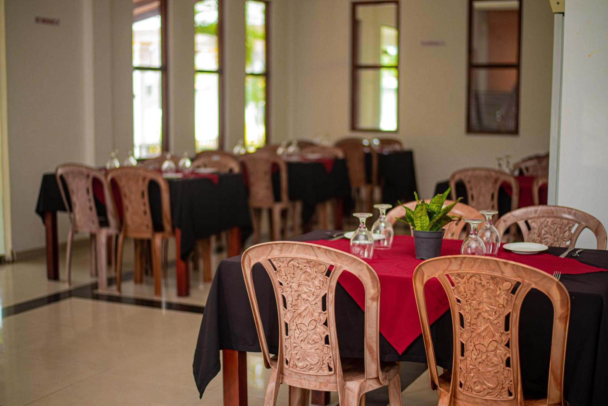Sundowners Guesthouse Hikkaduwa Exterior photo