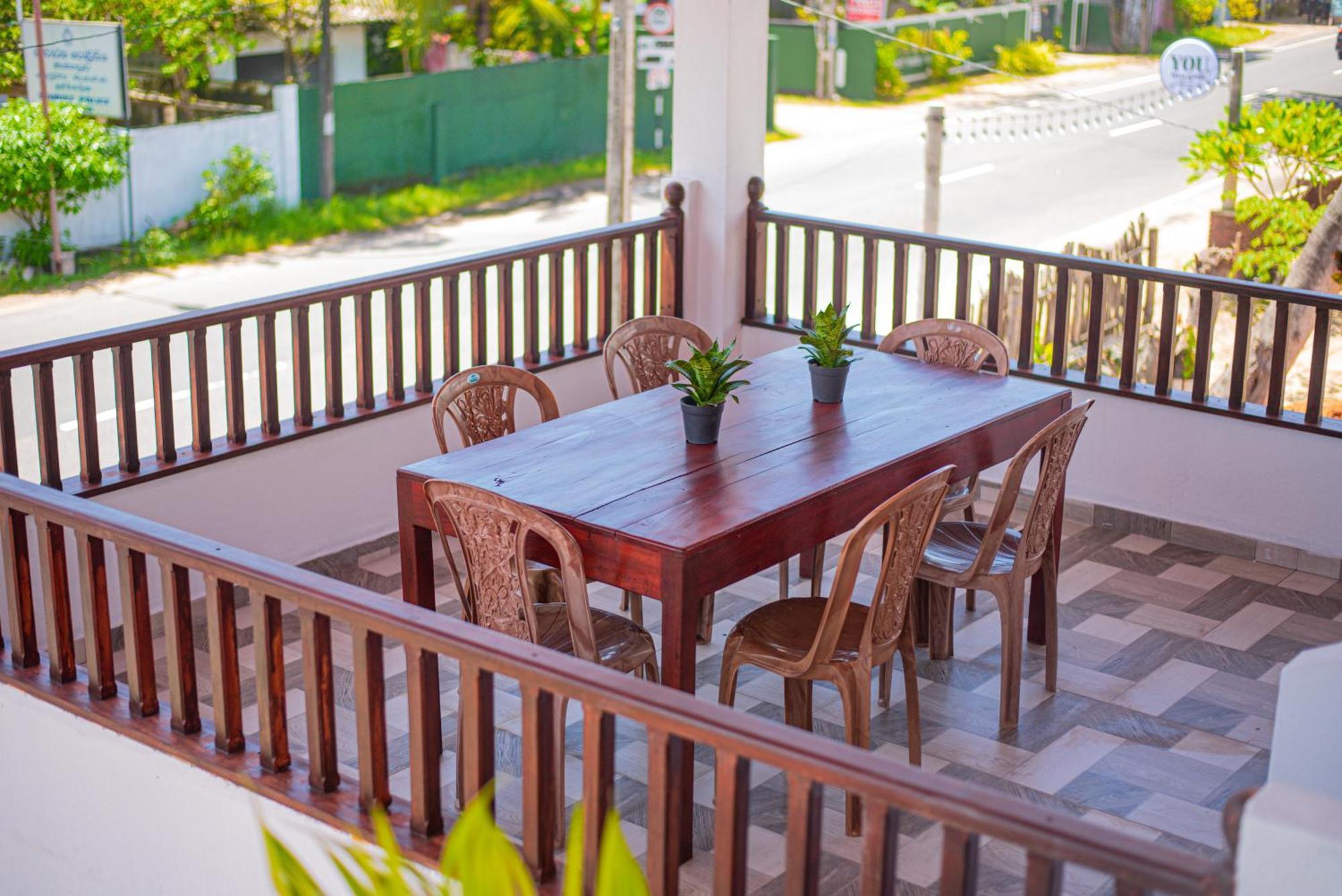 Sundowners Guesthouse Hikkaduwa Exterior photo