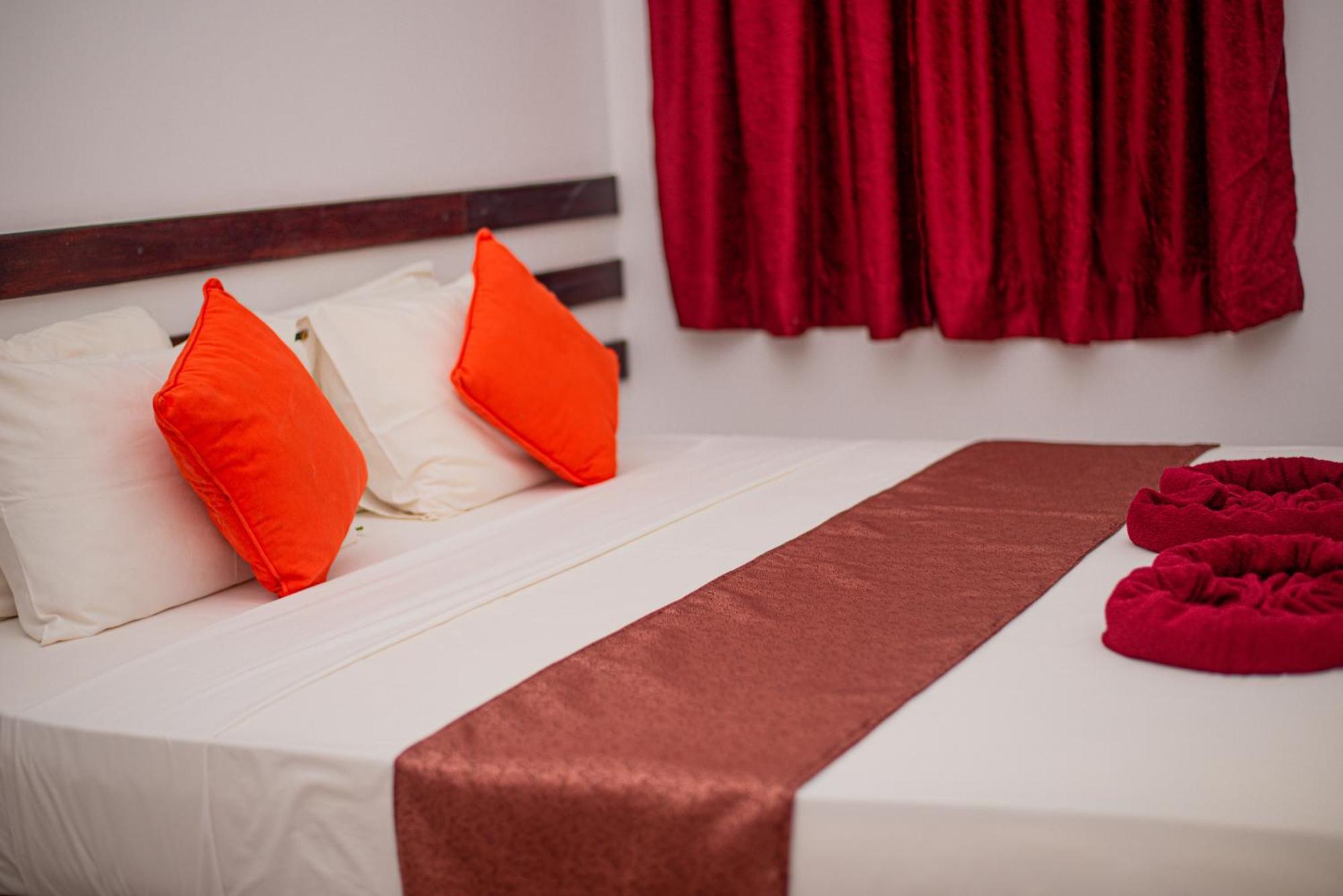 Sundowners Guesthouse Hikkaduwa Room photo